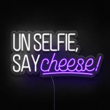Néon Un selfie, say cheese!