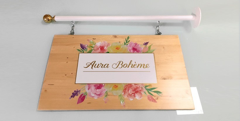 Enseigne drapeau en bois classique