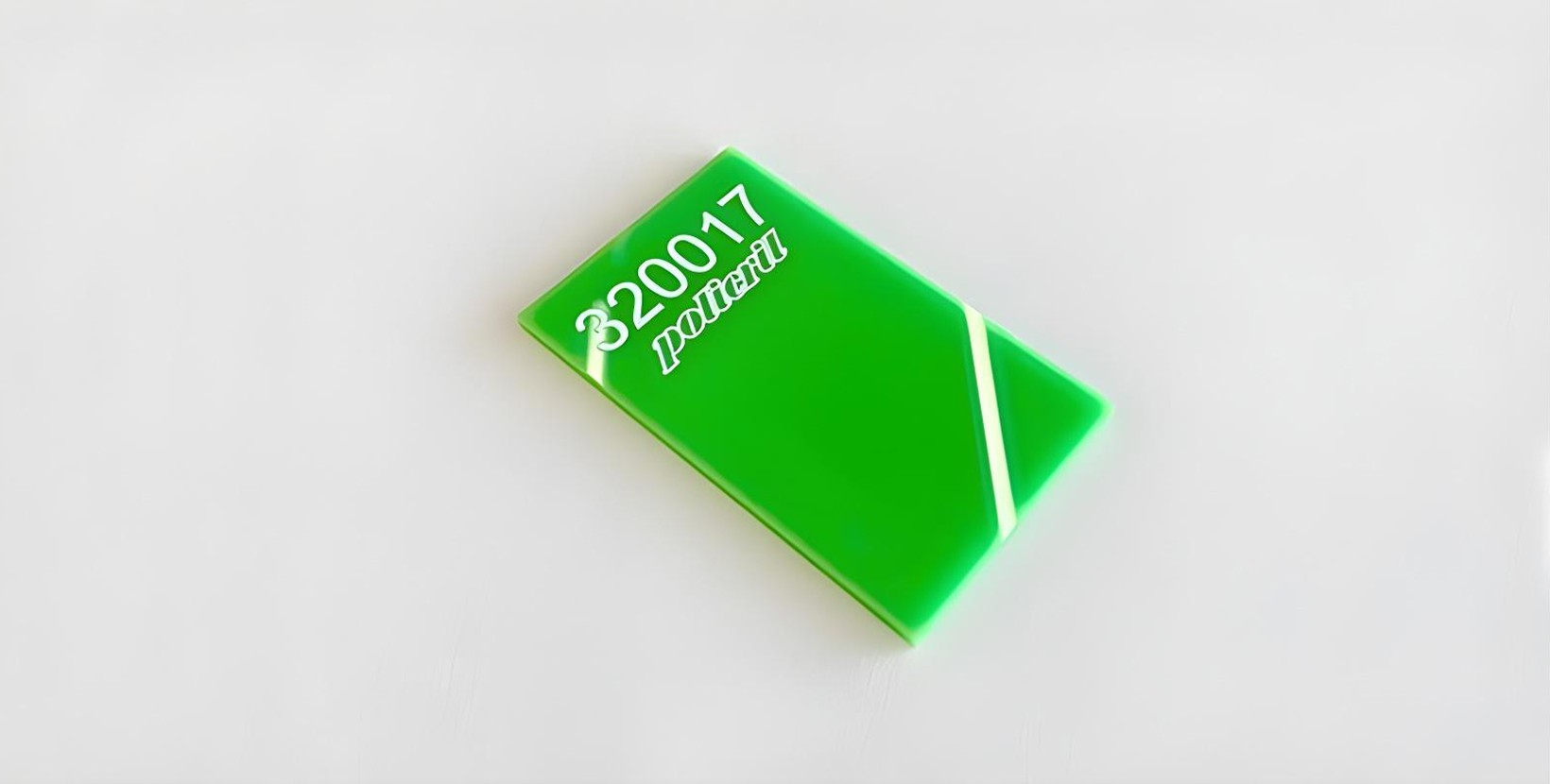 Plaques de plexiglas colorées- Coupées à la taille