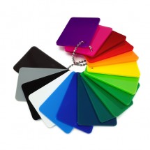 Plaques de plexiglas colorées