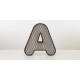 Lettre boîtier LED avec face perforée