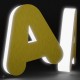 Lettres dibond satin or + méthacrylate illuminé