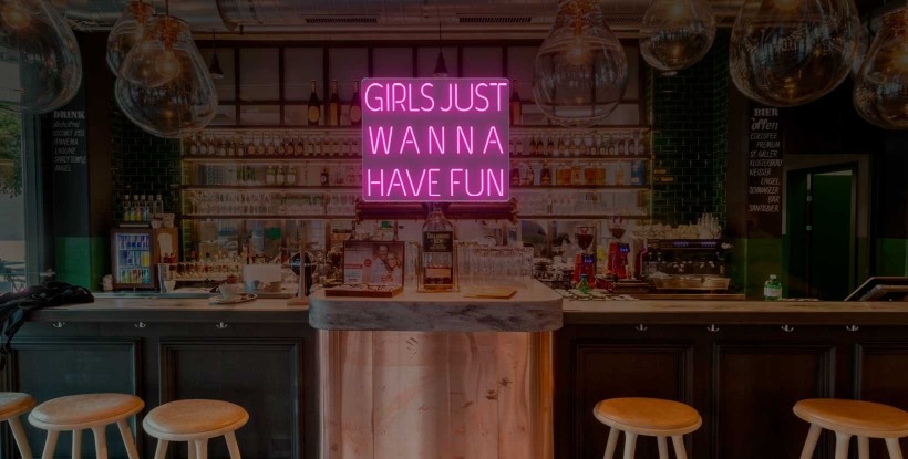 Neon Lettres GIRLS JUST WANNA HAVE FUN