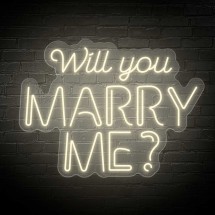 Neón 'Will you marry me?'