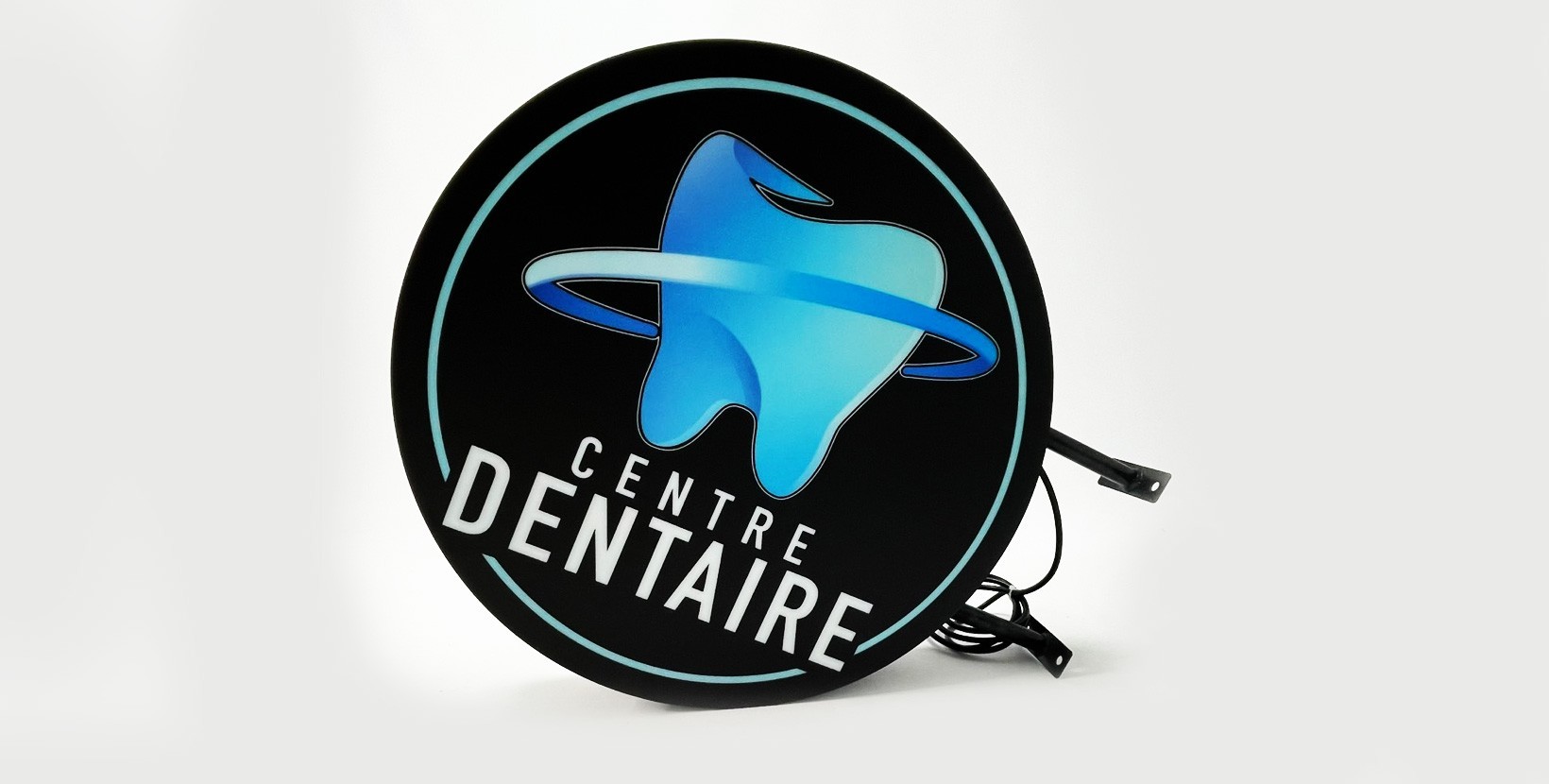 Enseigne Drapeau Lumineuse à Led Ronde en Plexiglas Diffusant