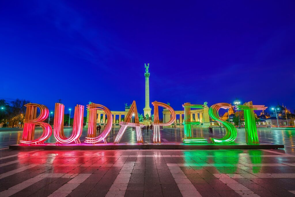 LETTRES GÉANTES LED Budapest