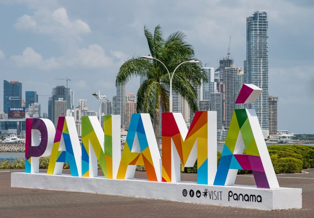 lettres geantes panama