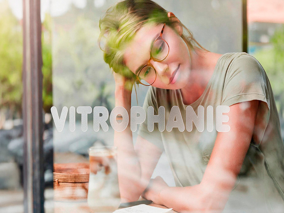 Vitrophanie : le guide complet pour vos vitrines, bureaux et commerces